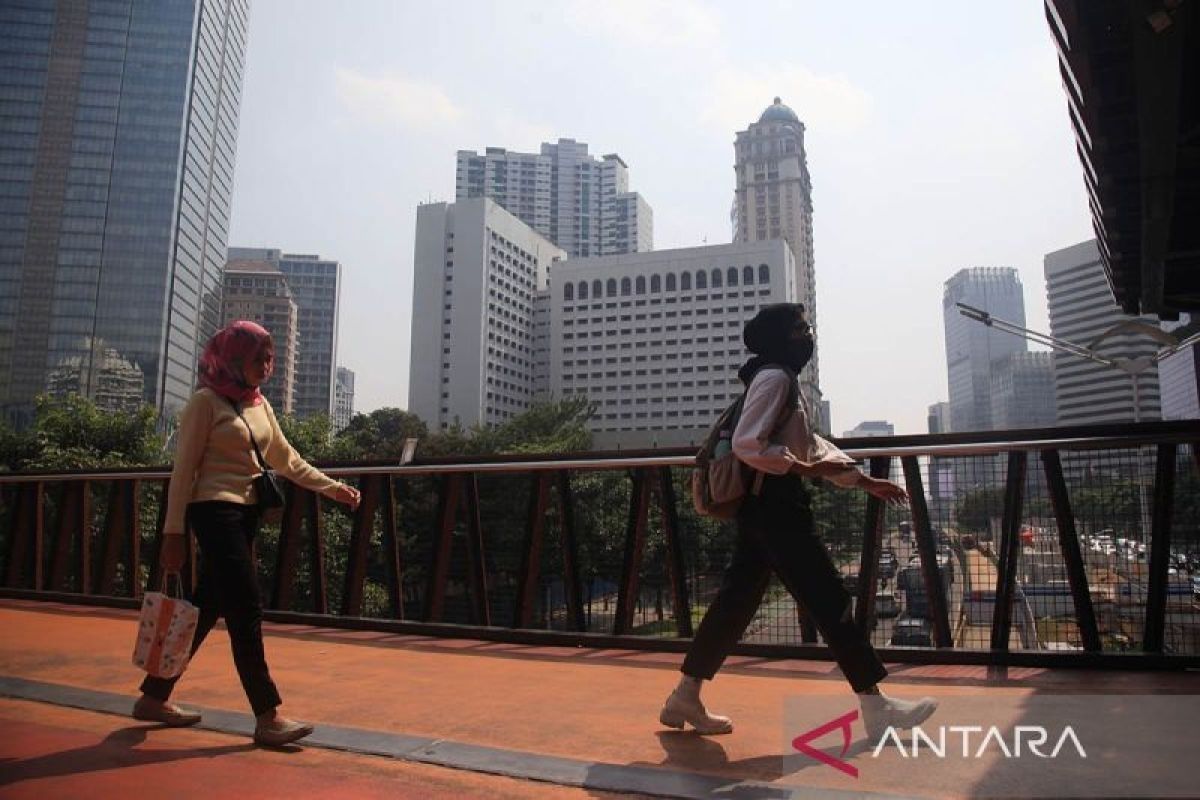 Kualitas udara Jakarta tidak sehat untuk yang sensitif pada Senin