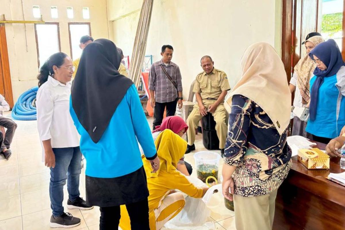 Tim Pengabdian Masyarakat Unsoed dorong pengelolaan sampah di Desa Winduaji