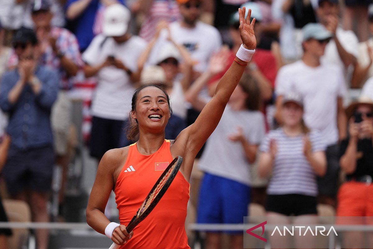 Zheng Qinwen taklukkan Swiatek untuk mencapai final tenis Olimpiade