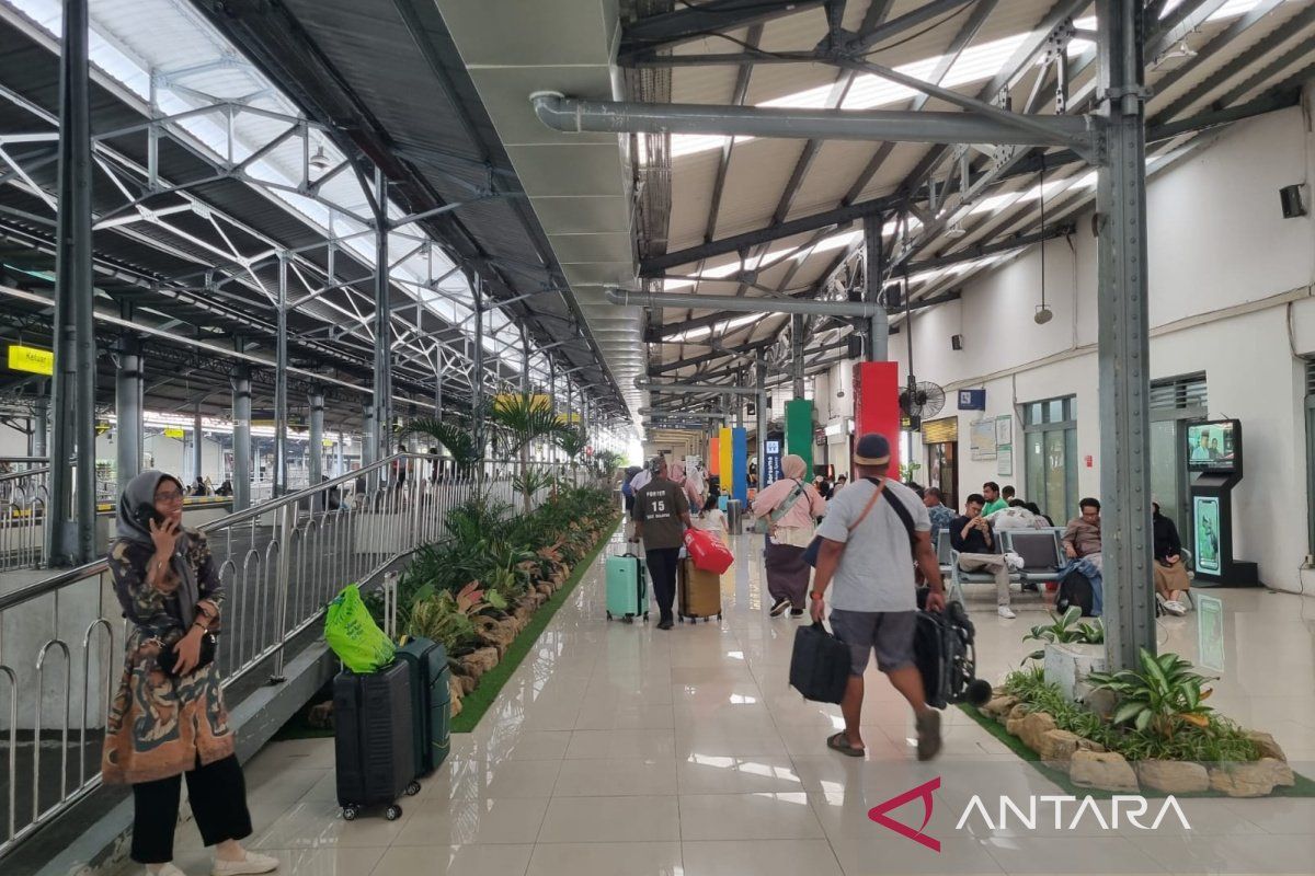 Terduga teroris berinisial M ditangkap Tim Densus 88 di Stasiun Solobalapan Surakarta