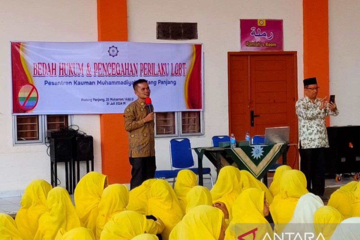 Mudir pontrena Kauman Padang Panjang perlu upaya intens cegah LGBT