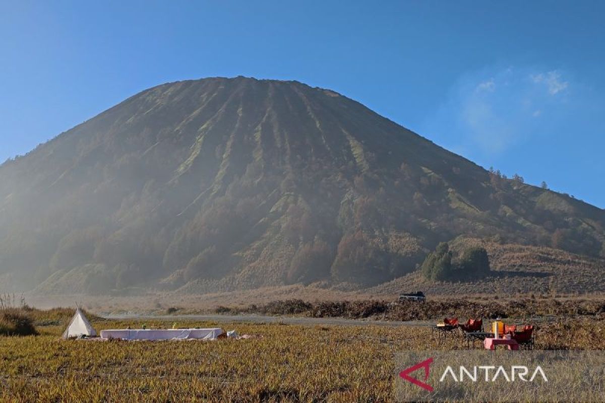 TNBTS ajak wisatawan ikuti upacara HUT RI di Lautan Pasir Gunung Bromo