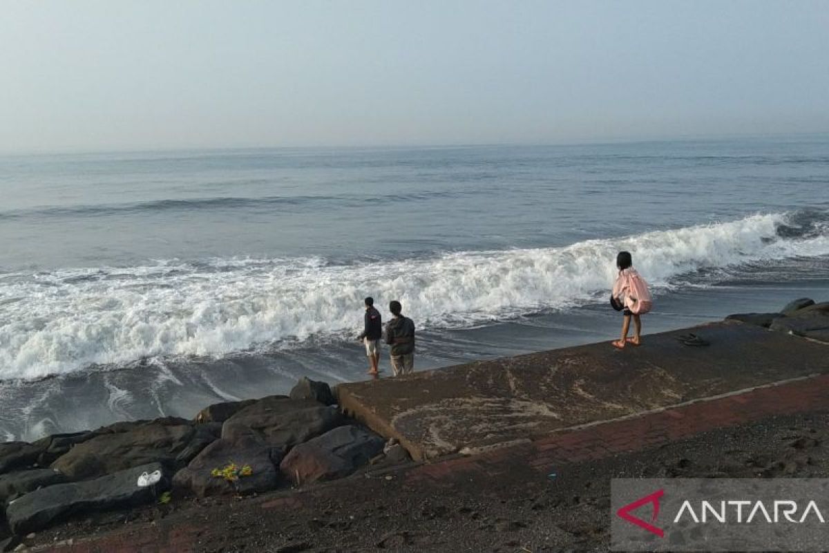 BBMKG minta waspadai gelombang tinggi 4 meter di perairan Bali 