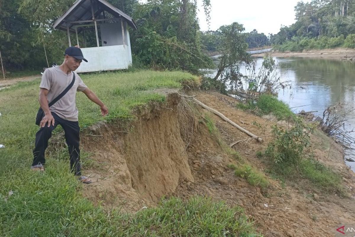 Warga kawal pembangunan jembatan Ariung Mendalam senilai Rp8,6 miliar