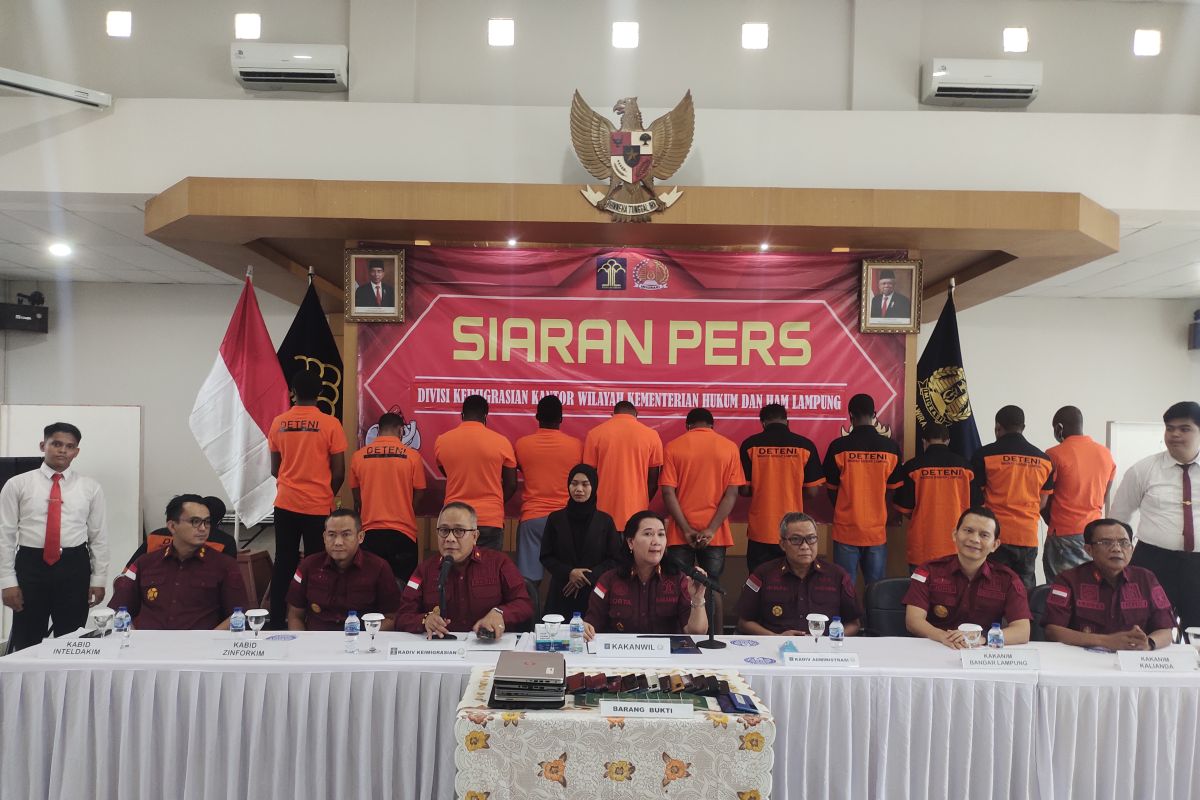 Kemenkumham Bandarlampung amankan 12 WNA terkait izin tinggal