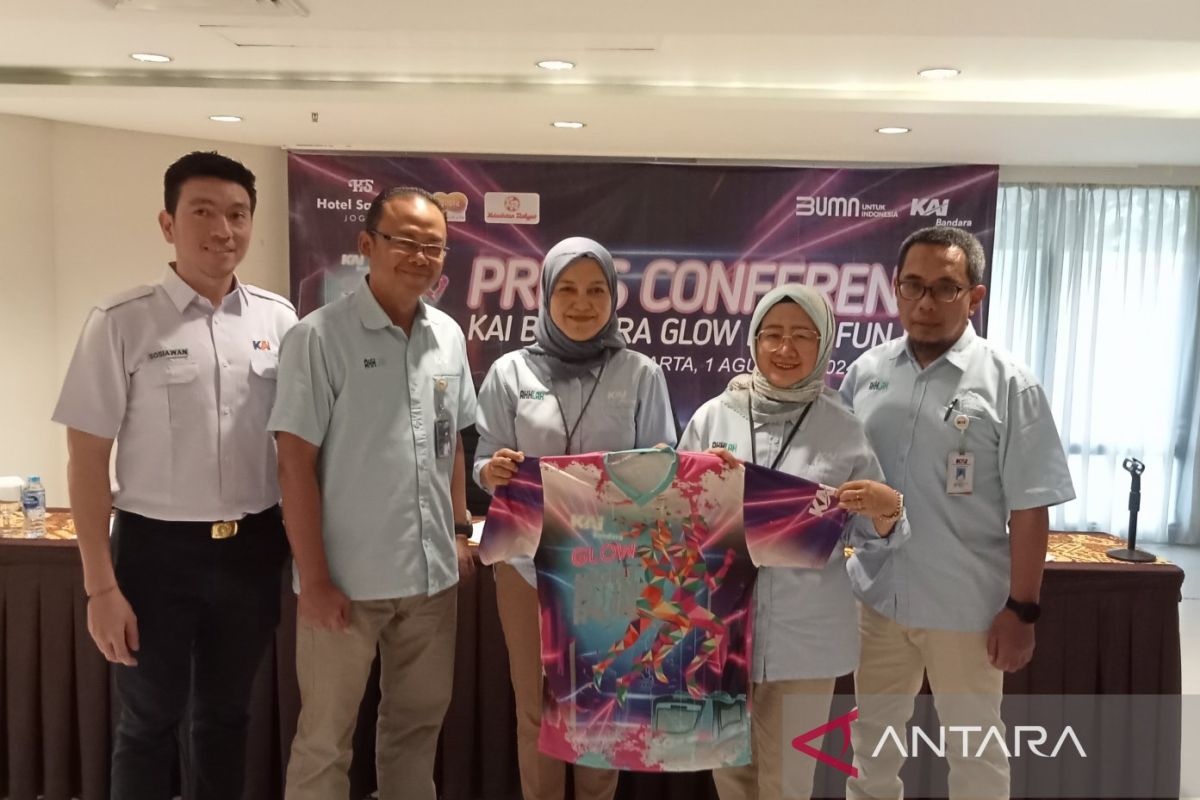 KAI Bandara gelar "Glow Night Fun Run" wujud apresiasi kepada masyarakat