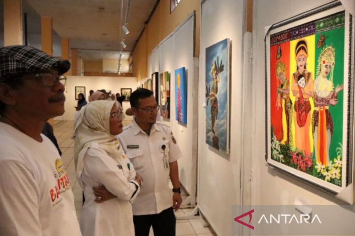 Puluhan pelukis berpartisipasi pada pameran Seni Lukis Bias Borneo 3