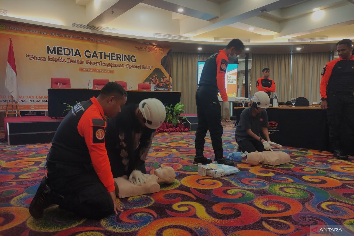 Basarnas latih jurnalis kemampuan water rescue siap hadapi bencana