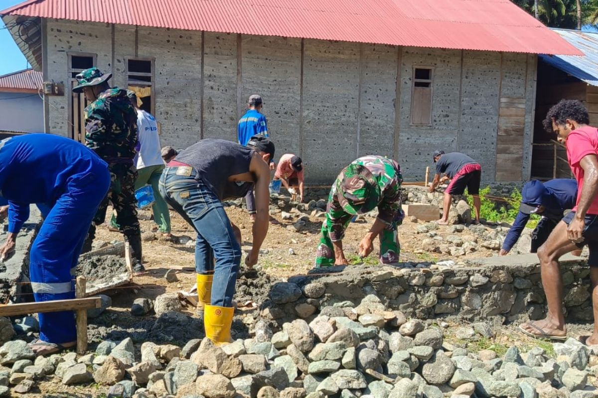 Satgas TMMD bangun rumah tidak layak huni di Halmahera Selatan