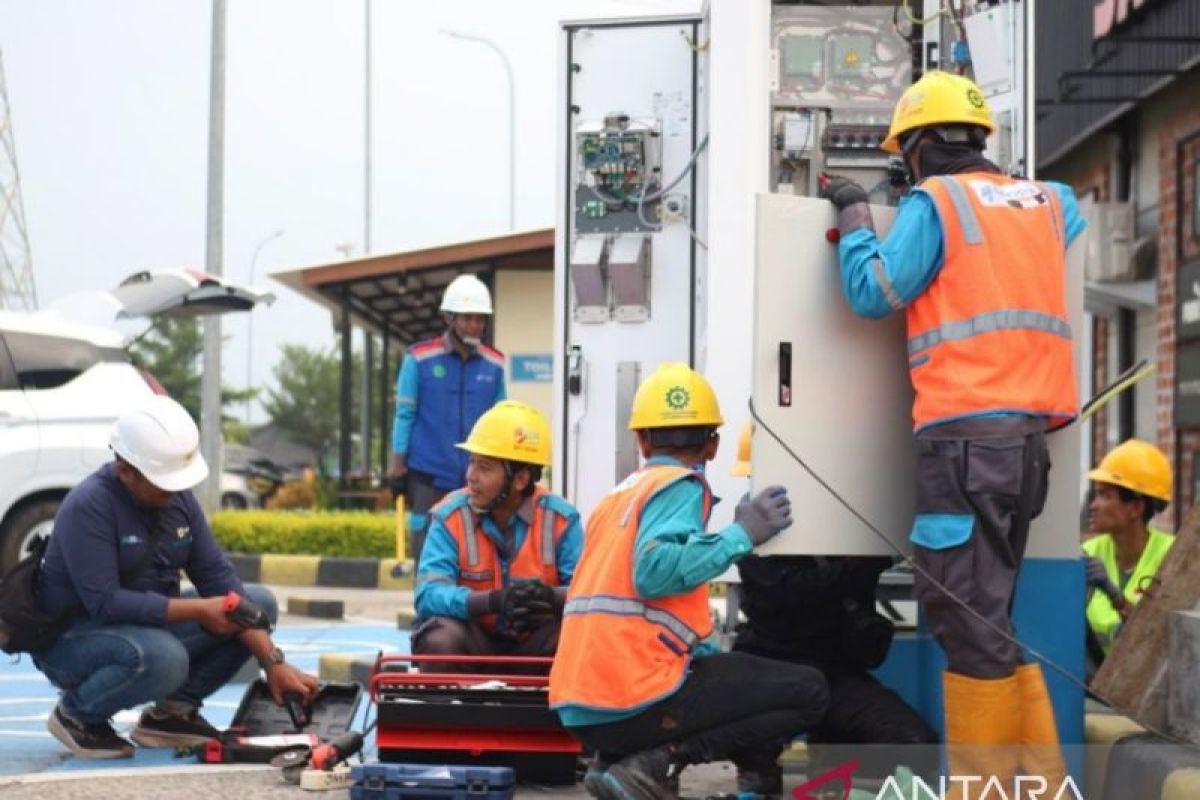 PLN terus genjot penambahan stasiun pengisian kendaraan listrik di berbagai daerah