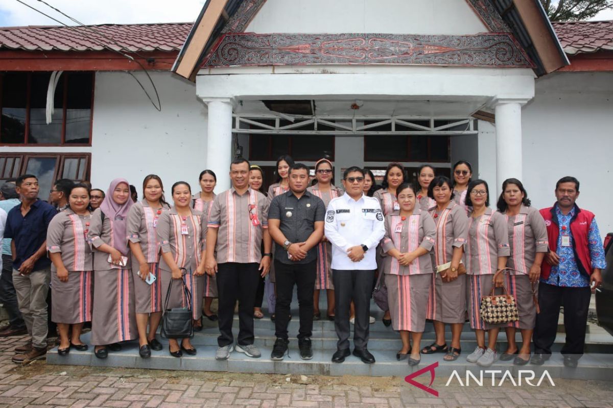 Pj Bupati Taput tekankan pemanfaatan lahan pertanian hingga penanganan sampah di Pahae Julu