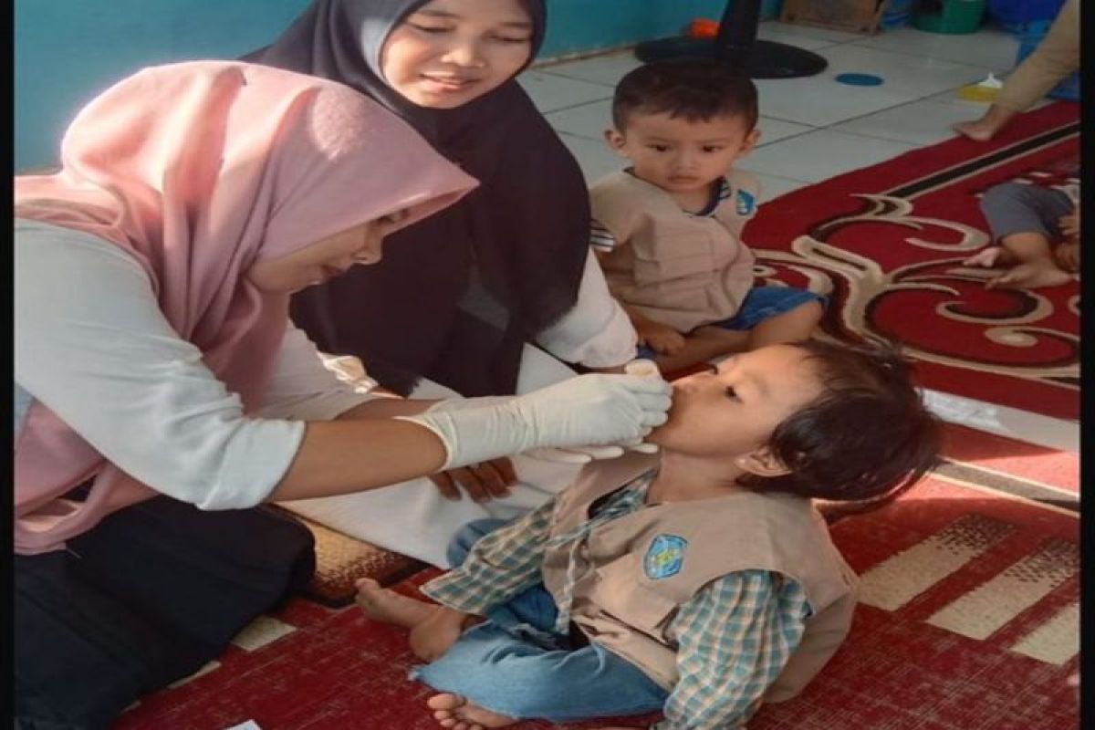 Camat Batulicin tinjau pemberian polio