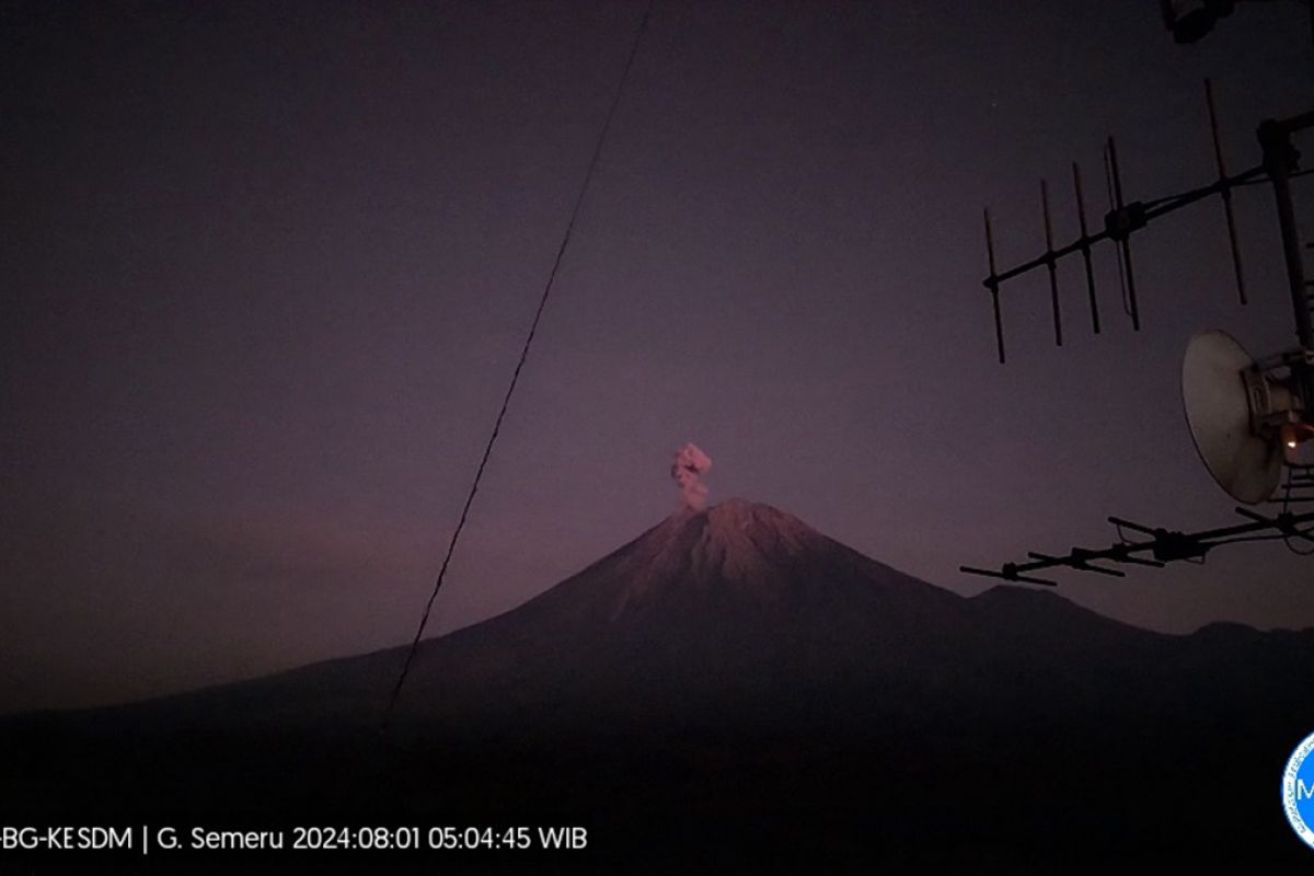 Kamis pagi, Gunung Semeru erupsi selama 139 detik