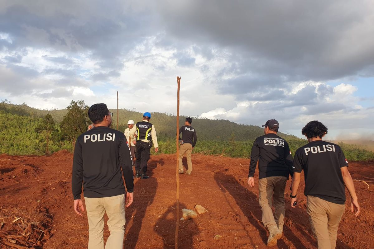 Polda Sultra patroli tambang ilegal di Kolaka