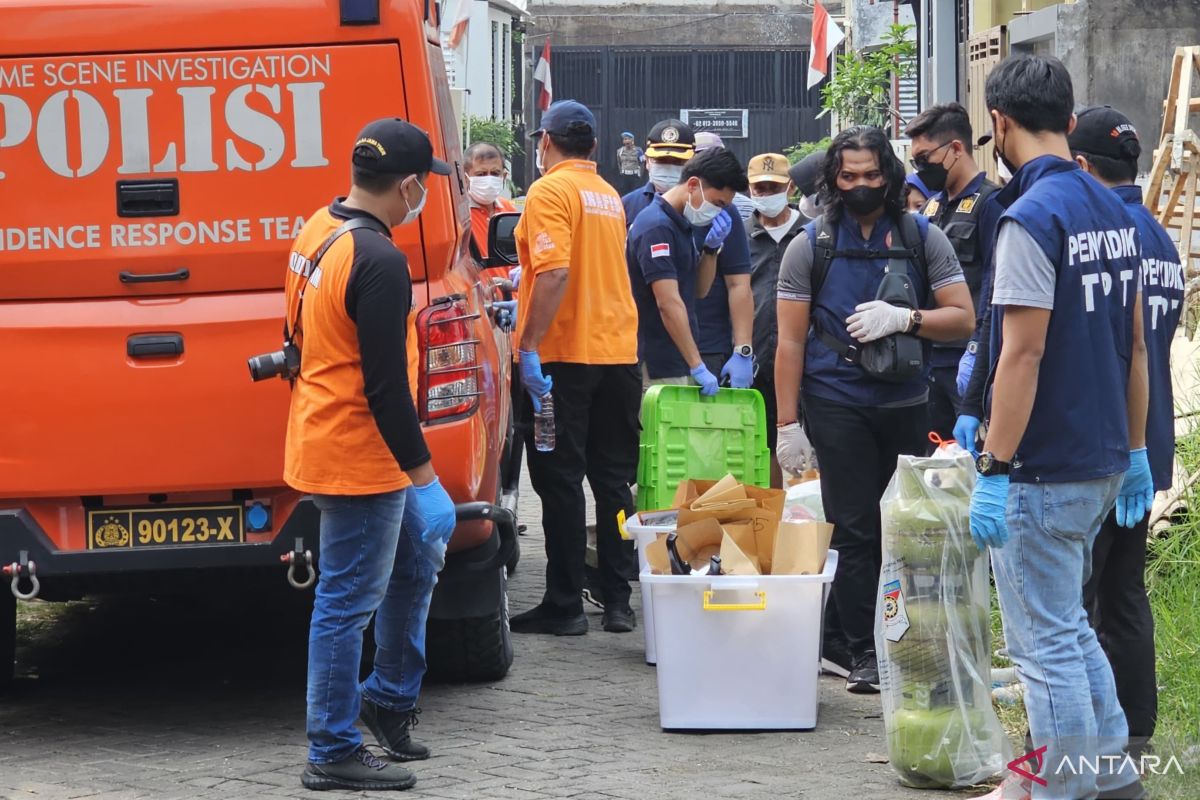 Polisi temukan bahan peledak saat geledah rumah terduga teroris di Kota Batu