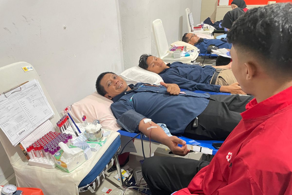 Tingkatkan kepedulian sosial, PLN Batam berkolaborasi dengan PMI Batam lakukan donor darah