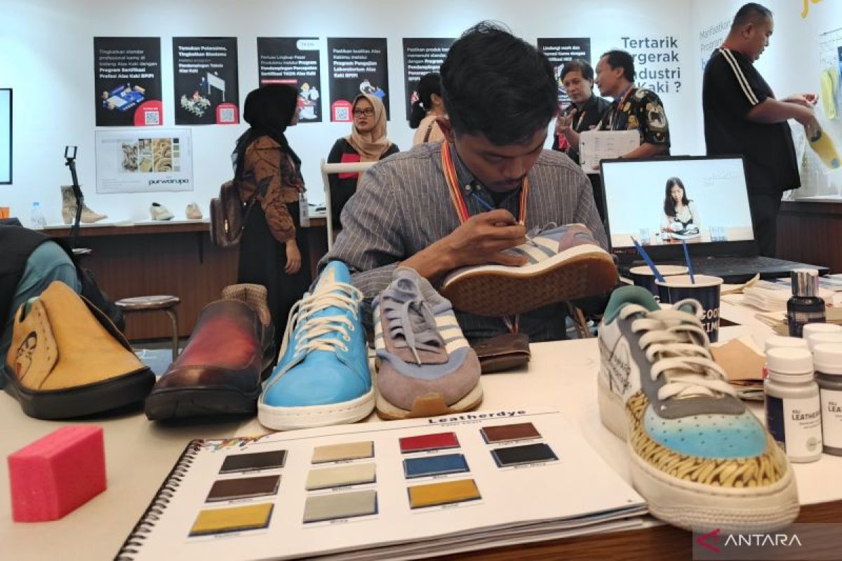 Ministry launches campaign to boost footwear industry