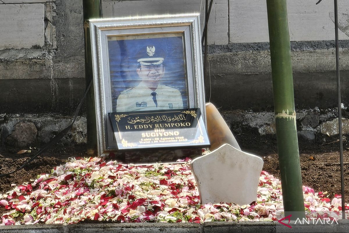 Makam mantan Wali Kota Batu Eddy Rumpoko dipindahkan dari TMP