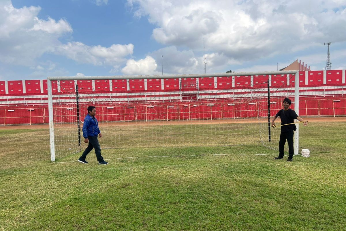 Manajemen Arema FC segera lakukan perbaikan lapangan Stadion Soepriadi