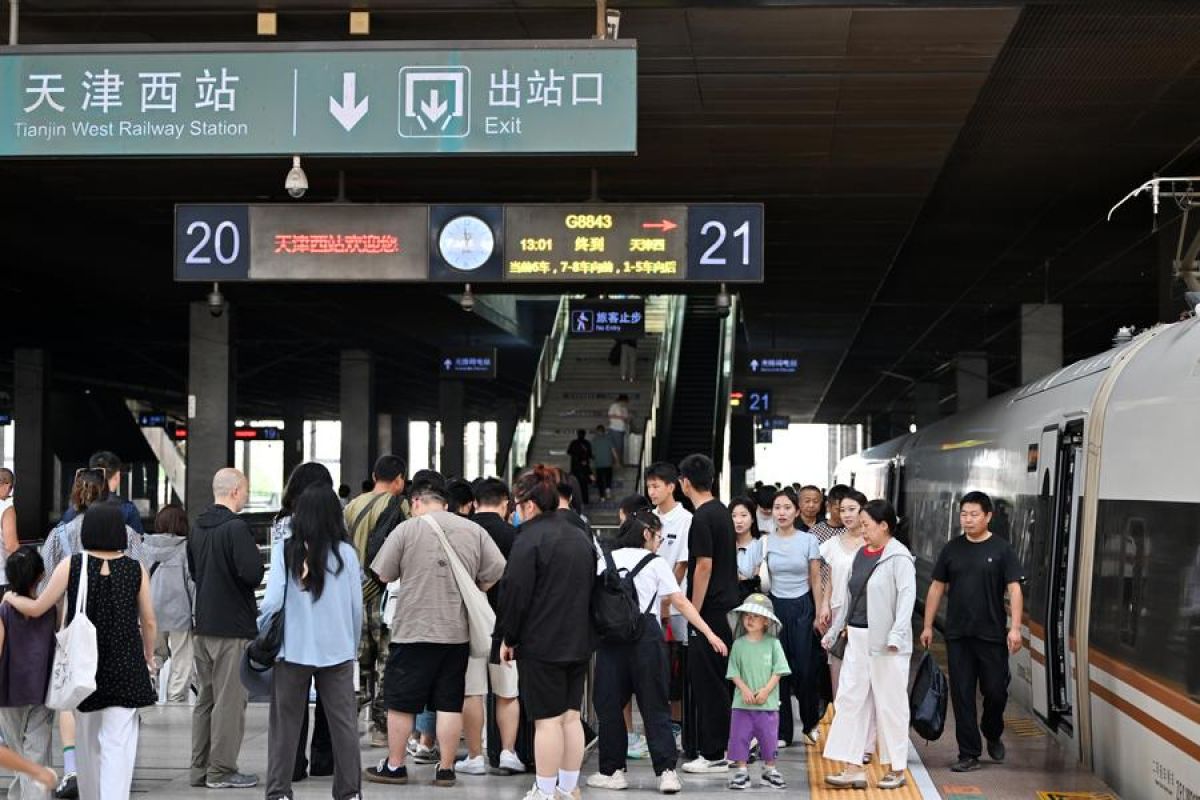 China catat 423 juta penumpang kereta saat perjalanan musim panas