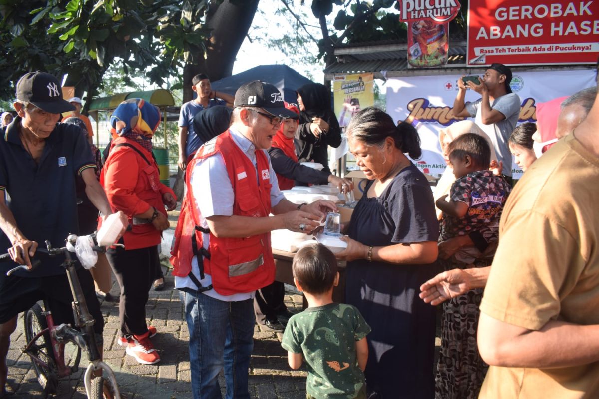 PMI Kota Tangerang bagikan makan gratis melalui Jumat Berkah