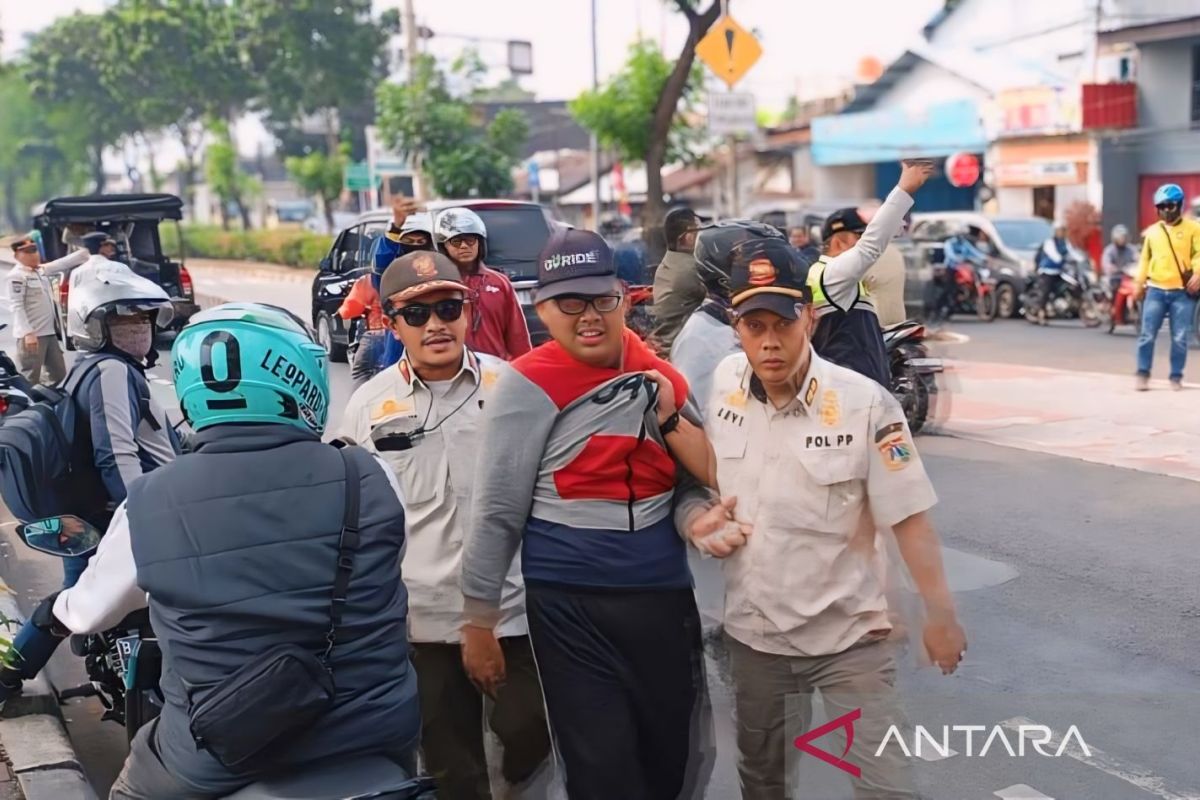 Satpol PP Jaktim jaring 18 orang PMKS di dua kecamatan