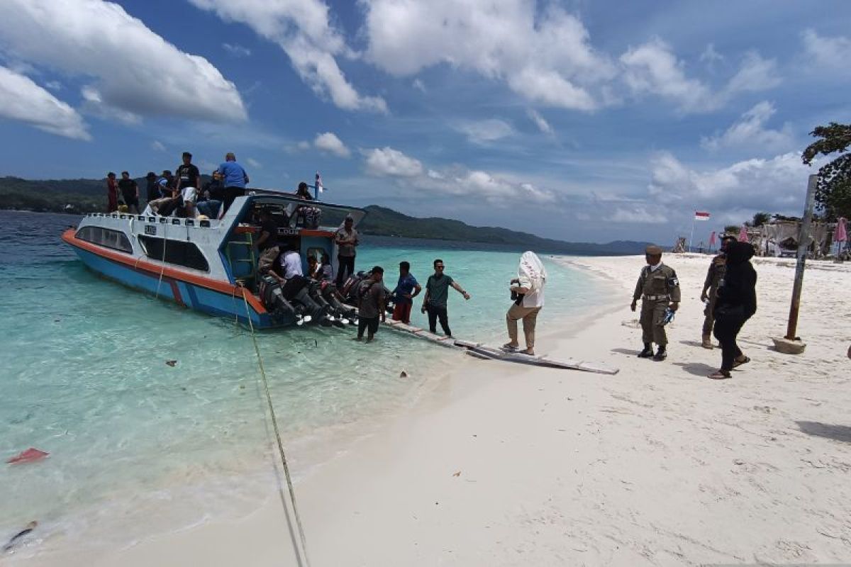 BMKG perkirakan gelombang wilayah kepulauan  di Sulut capai 2,5 meter