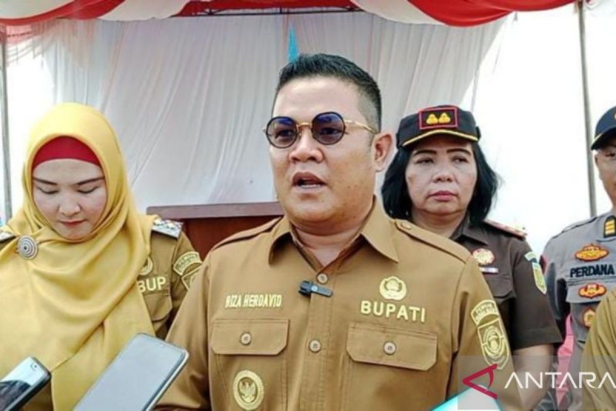 Bupati Bangka Selatan ajak masyarakat pasang Bendera Merah Putih selama sebulan