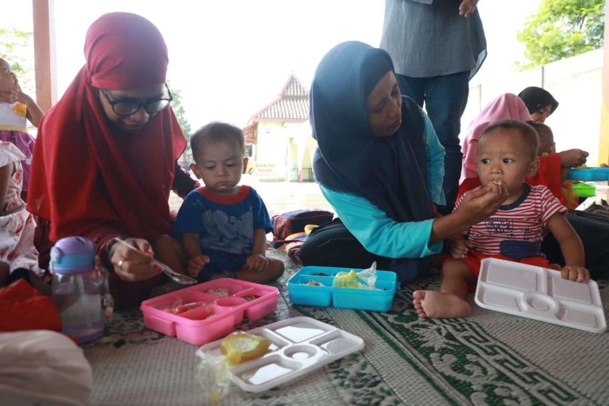 Dinkes Madiun beri makanan tambahan untuk balita dan ibu hamil rawan kekurangan gizi