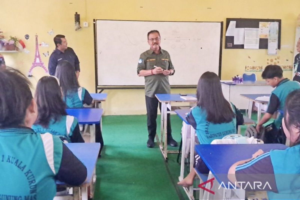 Pj Bupati Gumas minta sekolah kuatkan pendidikan karakter ke siswa