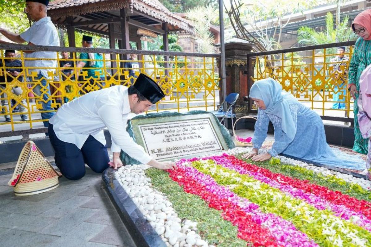 Khofifah silaturahim ke Pesantren Tebuireng Jombang