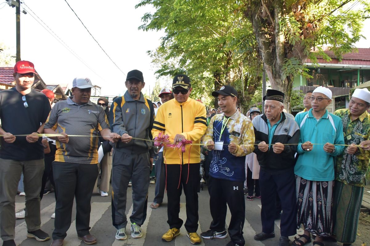 Hermansyah lepas peserta jalan santai HUT Madrasah Darul Ulum Kandangan