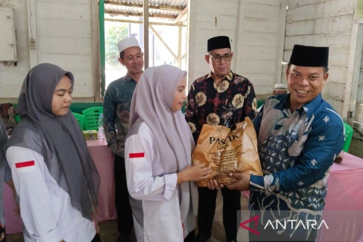 Kemenag Palas tutup pelatihan menjahit busana Ponpes Ruhul Islam