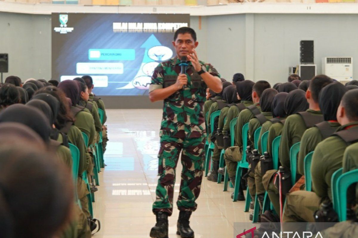 Pangdam Sriwijaya bangun mental dan karakter mahasiswa baru Polsri