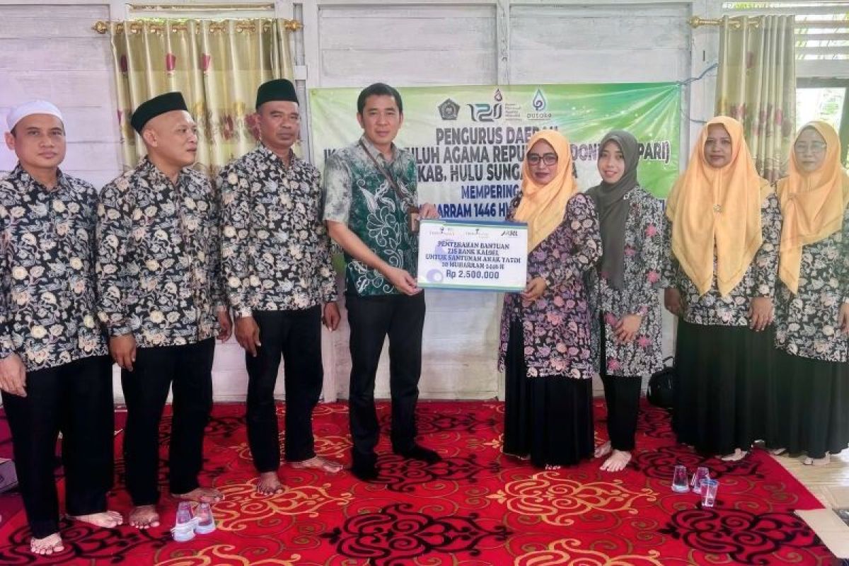 Bank Kalsel santuni yatim piatu di Amuntai