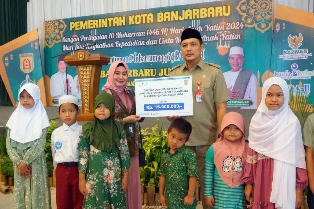 Bank Kalsel belikan peralatan sekolah bagi anak yatim di Banjarbaru