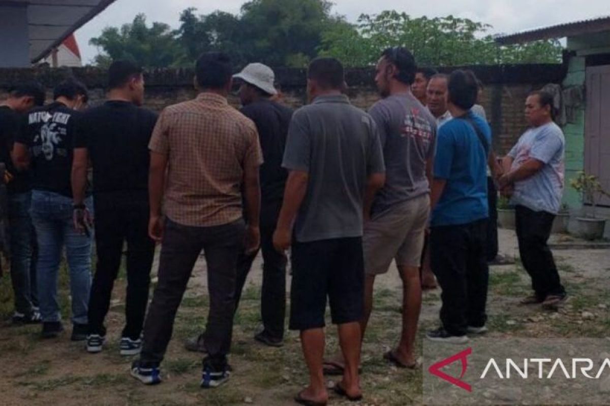 Diduga meninggal tidak wajar, polisi selidiki penemuan mayat pria di Toba