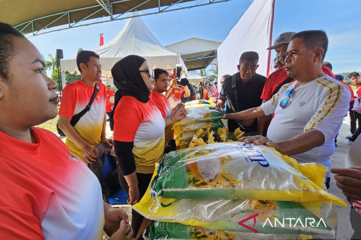 Pj Gubernur Papua Ridwan Rumasukun berpamitan ke warga