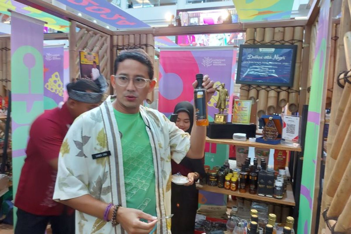 Sandiaga Uno  puji produk UMKM kreatif Kepri