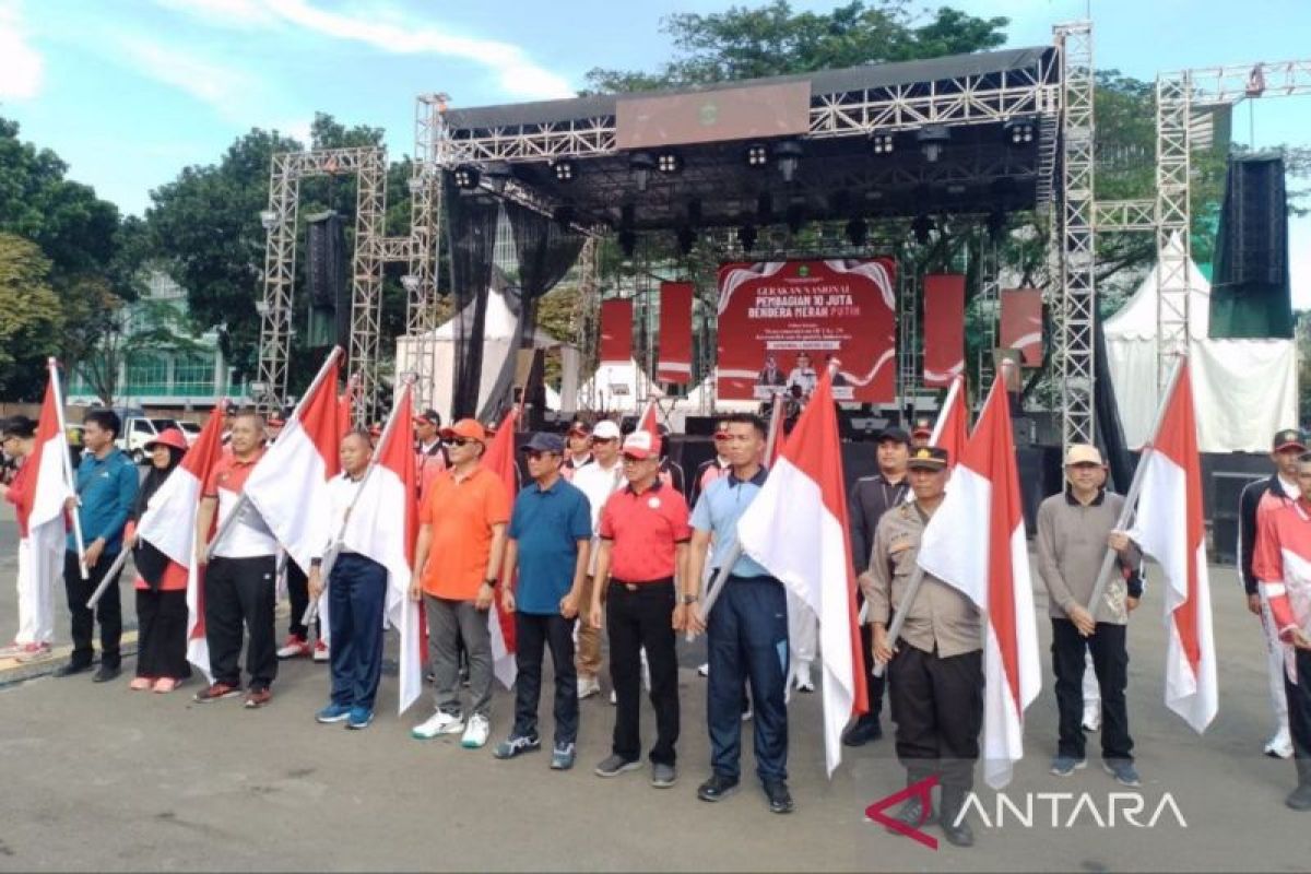 Kaltim gelorakan nasionalisme pada gerakan 10 juta  bendera merah putih