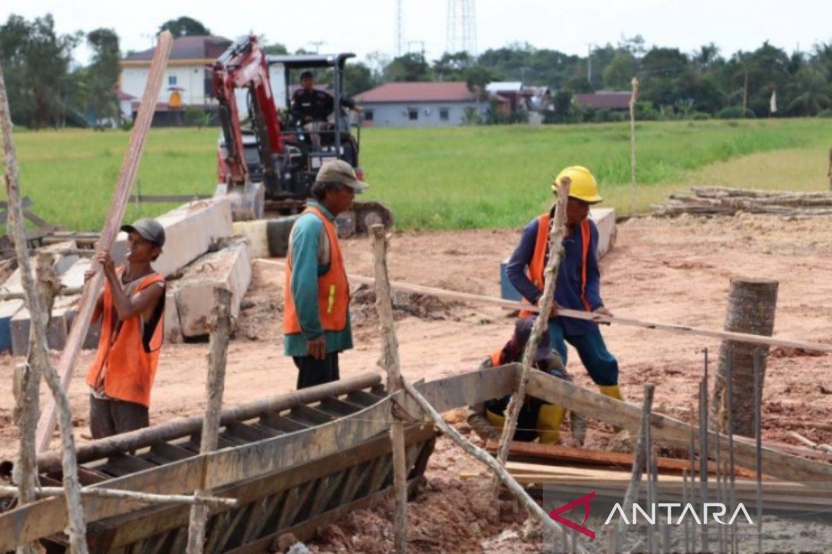 Kalsel bangun pipa air menuju Desa Tinggiran Baru Batola