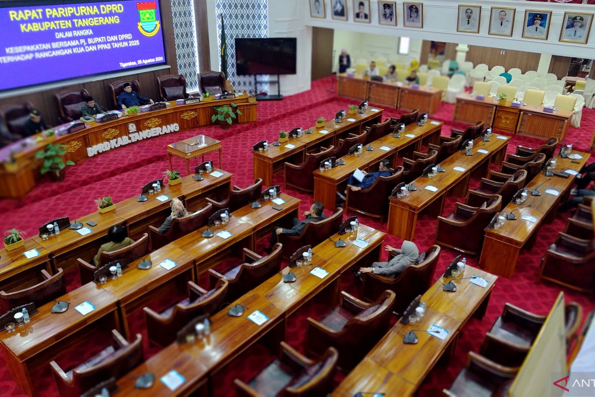 Rapat paripurna, anggota DPRD Tangerang banyak tak hadir