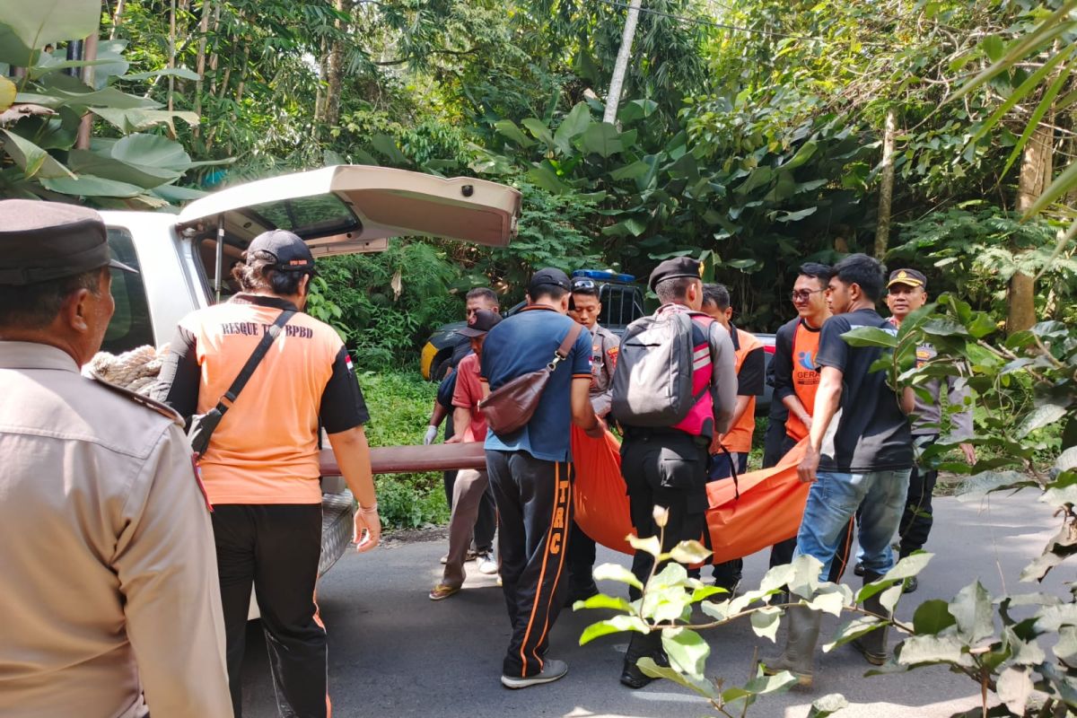 Warga Italia meninggal karena jatuh dari tebing saat berfoto di Tabanan