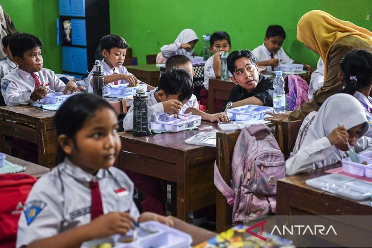 Gibran: Biaya makan gratis di tiap daerah berbeda, Tangerang Rp15.000