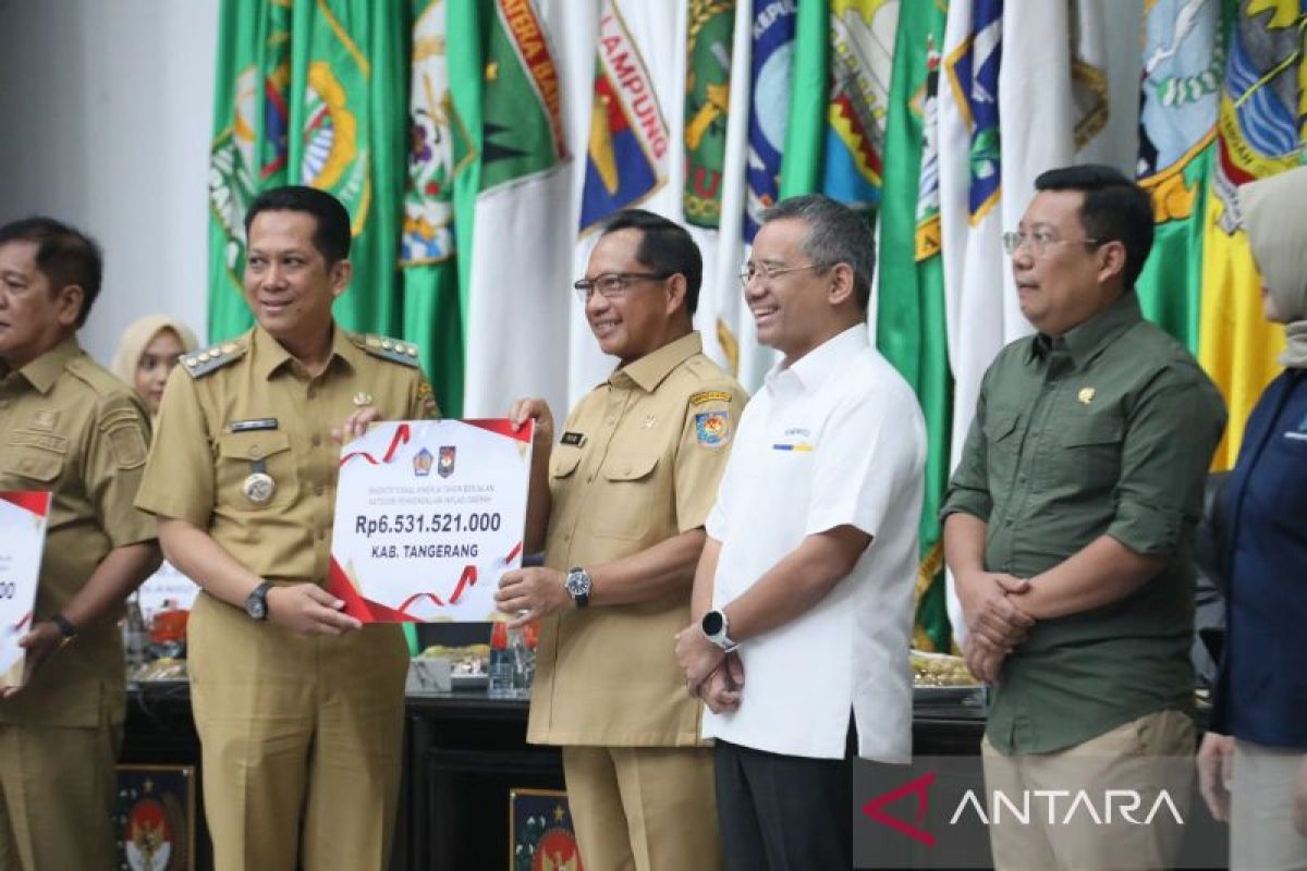 Kemendagri-Kemenkeu beri penghargaan insentif fiskal kepada 50 daerah