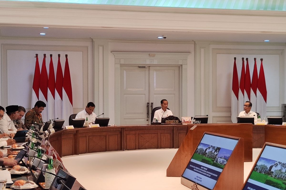 Jokowi didampingi Prabowo pimpin ratas bahas RAPBN 2025