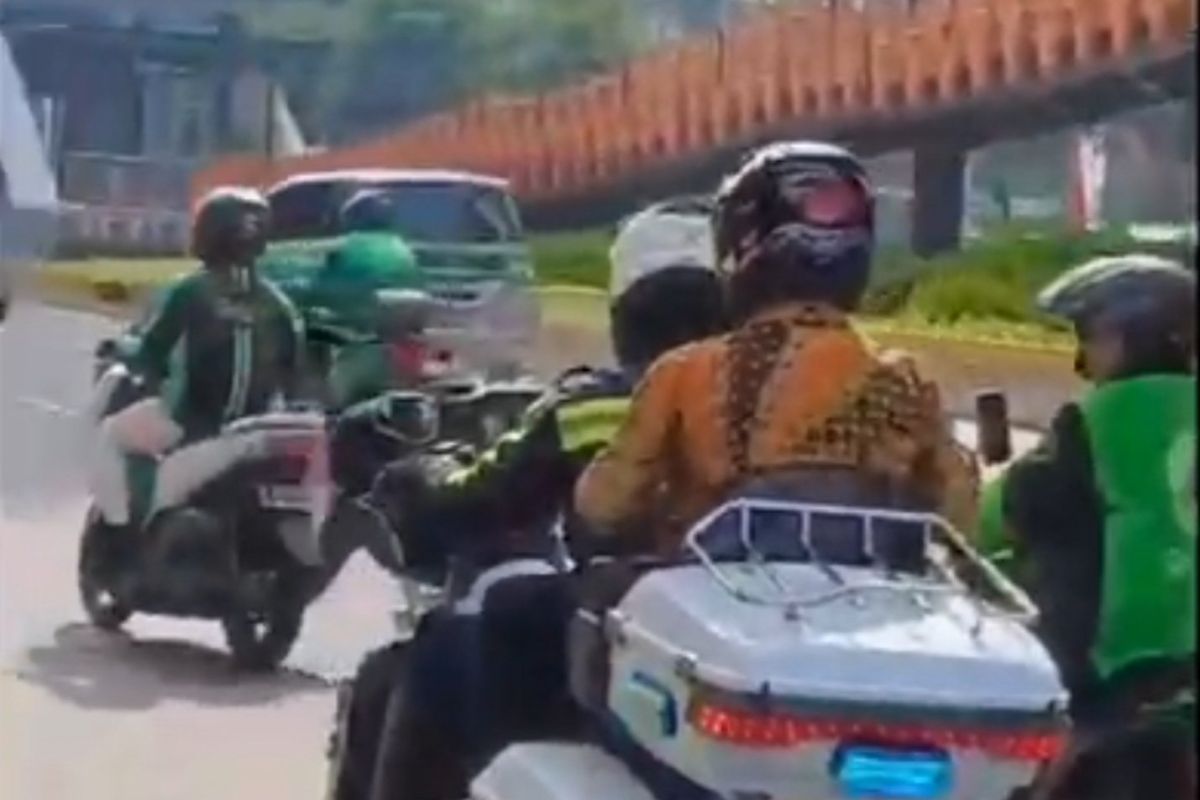 Menko Polhukam hadiri ratas di istana pindah naik motor hindari kemacetan