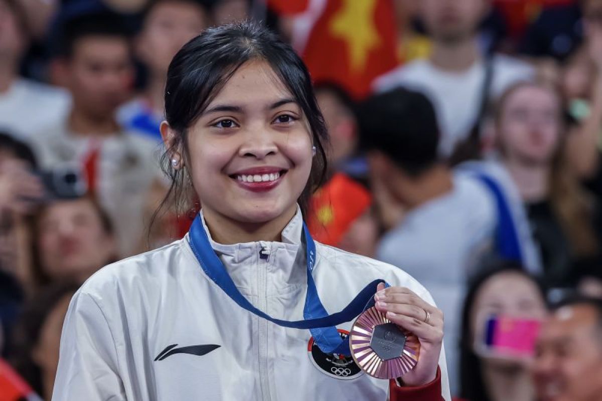 Gregoria bangga jadi atlet pertama yang kenakan seragam khusus podium setelah meraih medali Olimpiade Paris 2024