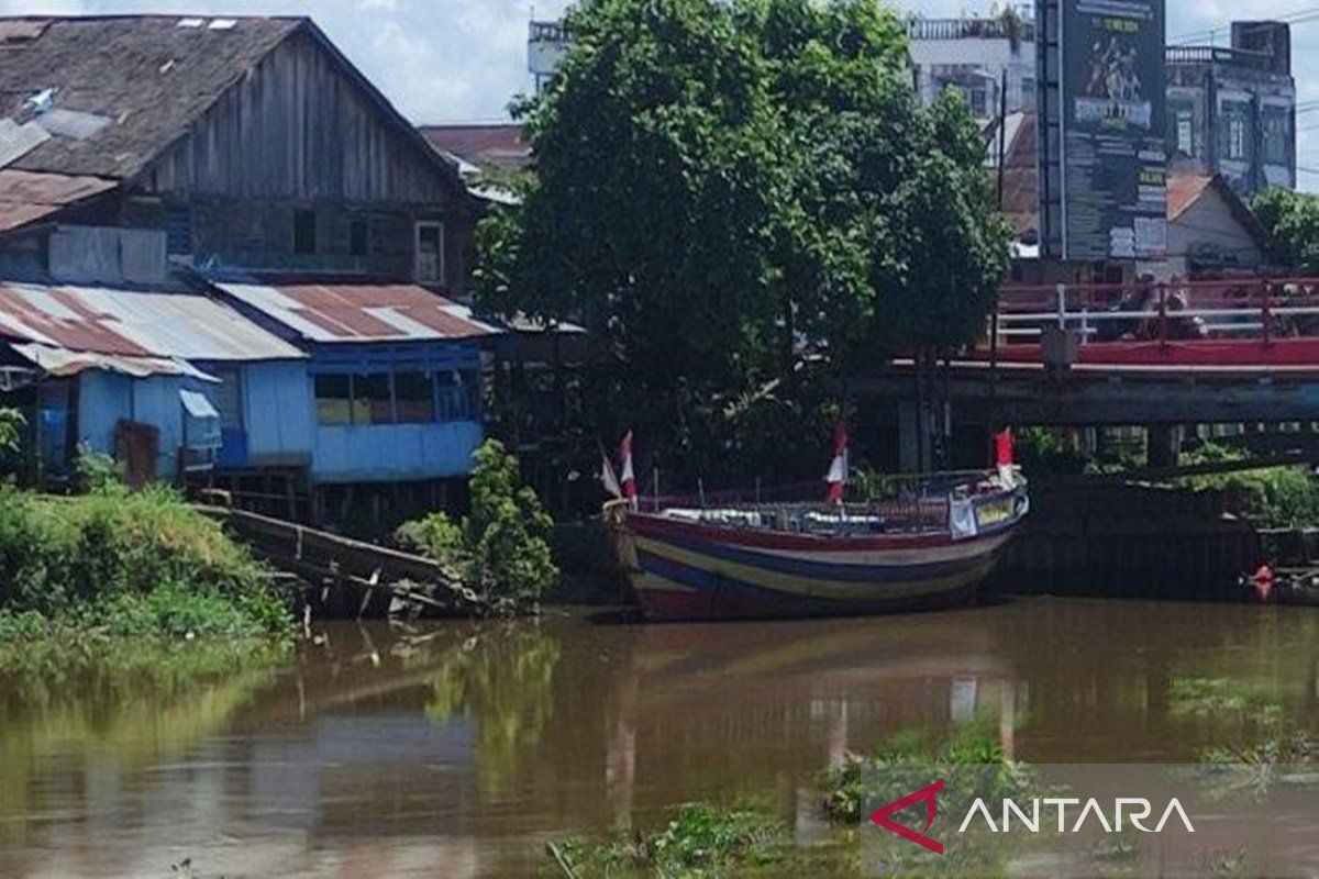 Cegah Kerusakan Parah, Siring Samping Jembatan Paliwara HSU Ditangani dengan Pile Slab