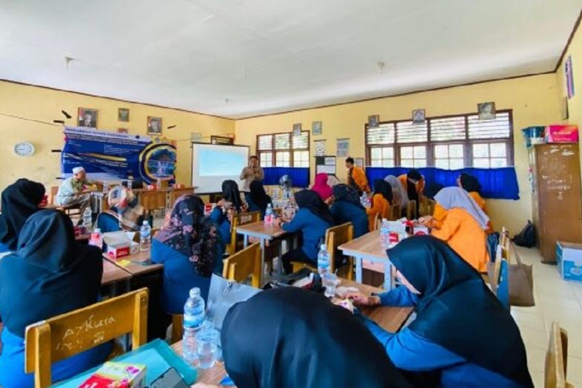 Tim pengabdian PGSD FKIP Unja modernisasikan pembelajaran di SDN 182/1 hutan lindung